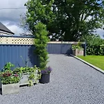 Stone Barn In Galway Countryside Διαμέρισμα *