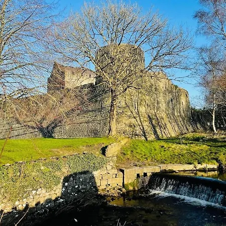 Stone Barn In Galway Countryside 아선리